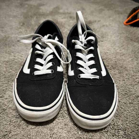 Vans - Picture 2 of 4